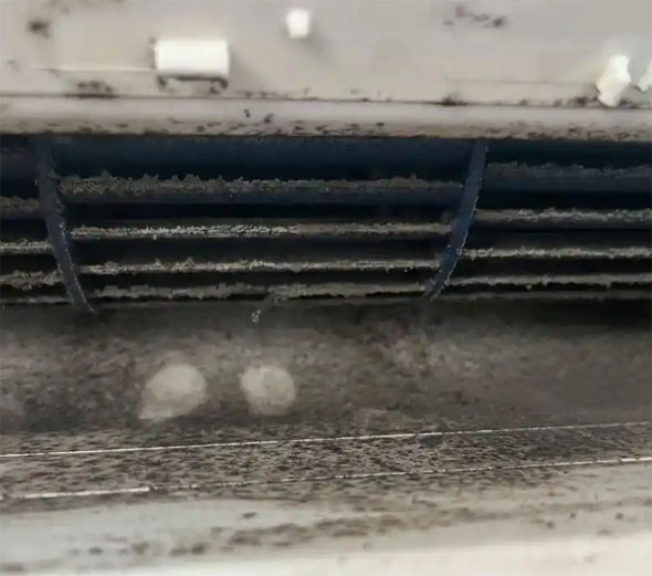 滦县空调吹的风有股烧焦味是怎么回事